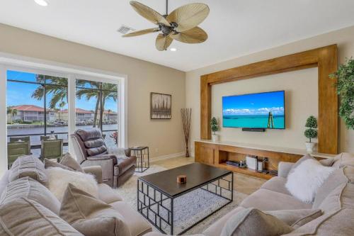 South Seas Court Pool Home on the Canal - image 6