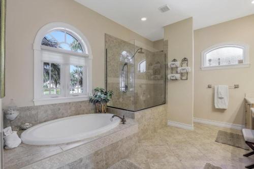 South Seas Court Pool Home on the Canal - image 11