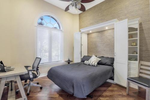 South Seas Court Pool Home on the Canal - image 2