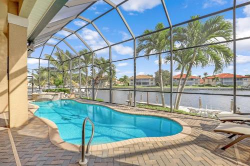 South Seas Court Pool Home on the Canal - image 13