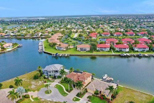 South Seas Court Pool Home on the Canal - main image