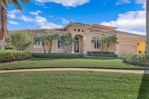 South Seas Court Pool Home on the Canal - image 3