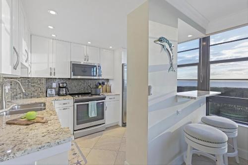 South Seas Tower 3-712 - image 2