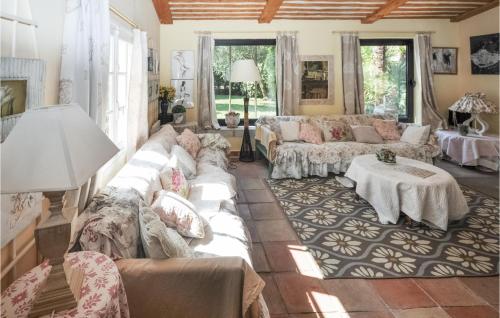 Eight-Bedroom Holiday Home in Plascassier - image 11