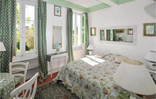 Eight-Bedroom Holiday Home in Plascassier - image 3