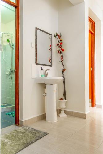 Vonios kambarys, Quzuri Homestay JKIA SGR Nairobi Kenya 1 month Affordable Longstay in Mlolongo