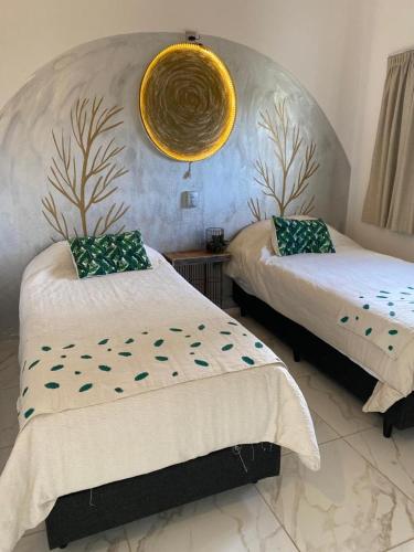 1 double bed, 2 twin beds