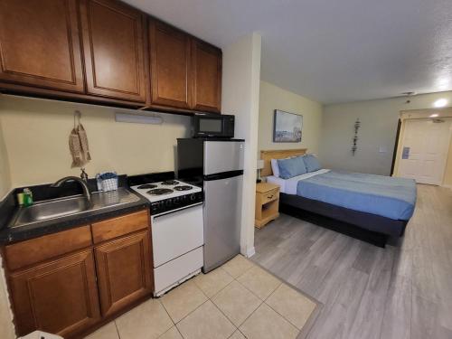 Beachside Hotel - Daytona Beach - NO POOL