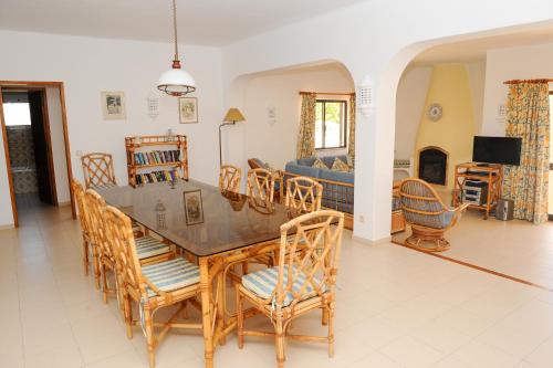 บริการและสิ่งอำนวยความสะดวก, Vivenda Cinquenta e Sete in วาเล เด เซนเตียเนส