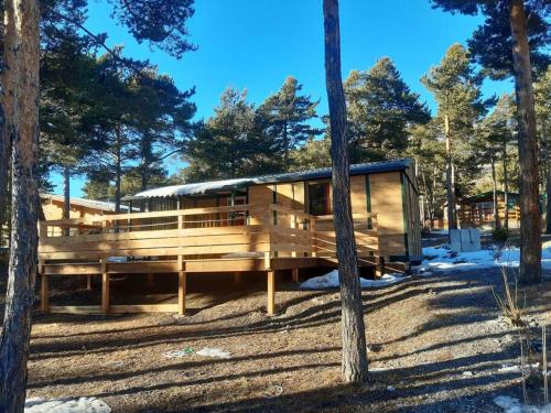 Bungalow de charme dans parc résidentiel piscine