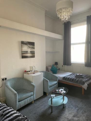 Carlton House - image 4