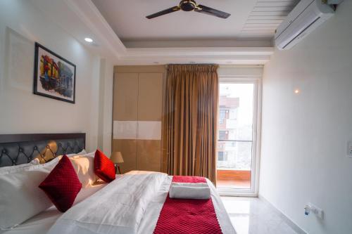 The Lodgers 1 BHK Serviced Apartment Golf Course Road Gurgaon New Delhi and NCR