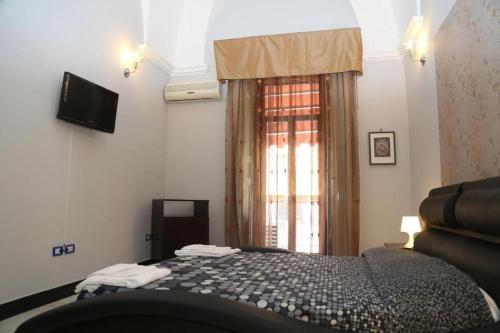 Superior Double Room with Balcony image 2