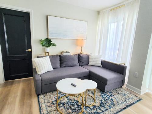 Remodeled 2BD/2BA Condo mins from Universal Studio in Orlando, USA