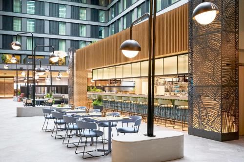 스테이브리지 스위트 런던-히드로 배스 로드 바이 IHG - 레스토랑