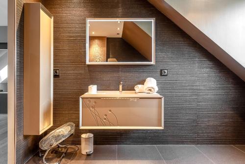 Bathroom, Beautiful Villa with Pool 15 min from Disneyland Paris in Saint-Thibault-des-Vignes