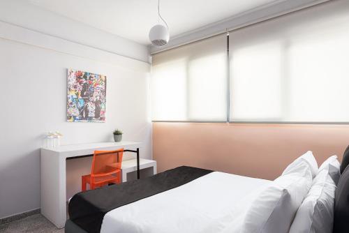 Acropolis Pop Art Apartment - image 12