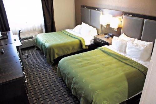 Quality Inn & Suites Detroit Metro Airport