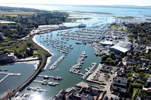 Stunning Luxury Apartment in Central Lymington