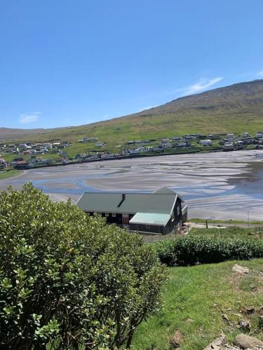 Otoczenie, Cosy groundfloor apartment in Sorvagur