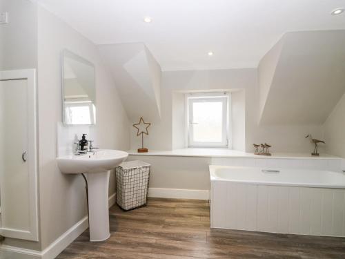 White Hillocks Farm House - image 10