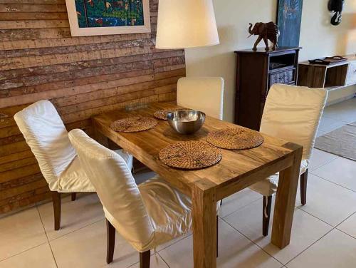 Studio Apartment with Sea View image 7