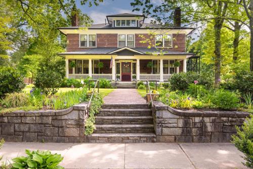 Sweet Biscuit Inn in Asheville, USA
