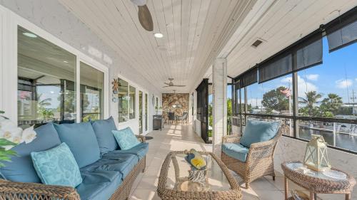 Tavernier Keys Home w/70’ Dock & 20k Boat Lift on Bayside! 3/2.5 Plus Game Room in Tavernier, USA