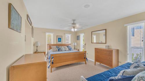 Tavernier Keys Home w/70’ Dock & 20k Boat Lift on Bayside! 3/2.5 Plus Game Room in Tavernier, USA