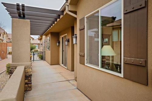 Copper Giraffe Enjoy Golden Golf Course Views