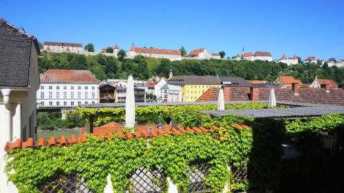 Gästehaus Burgblick im Weinhaus Pachler in Hochburg-Ach, Österreich