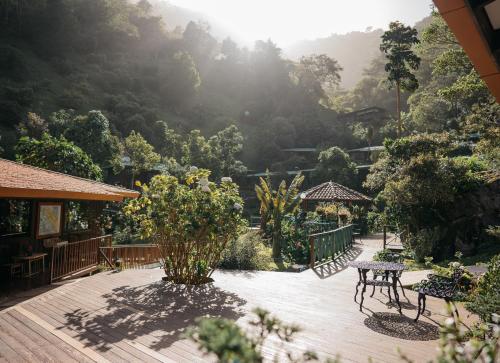 Viesnīcas āriene, Trogon Lodge in San Gerardo de Dota