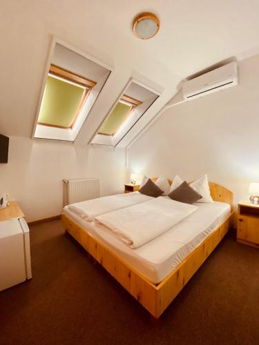 2 twin beds
