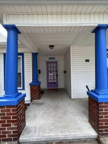 The Purple Door apt in the heart of Radford city in Radford, USA