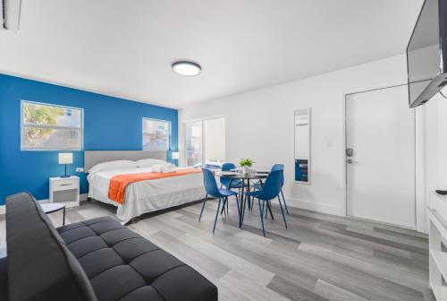 Beachfront Getaway Studio with Parking - M21 in Hollywood, USA