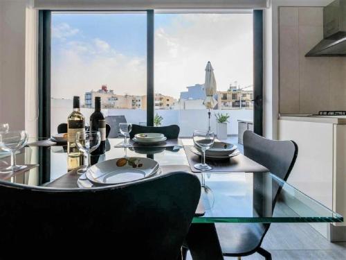 Bugibba Deluxe Penthouse with terrace & communal swimming pool 3