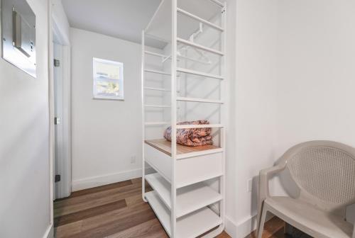 Beachfront Studio with Pool access -M24 in Hollywood, USA