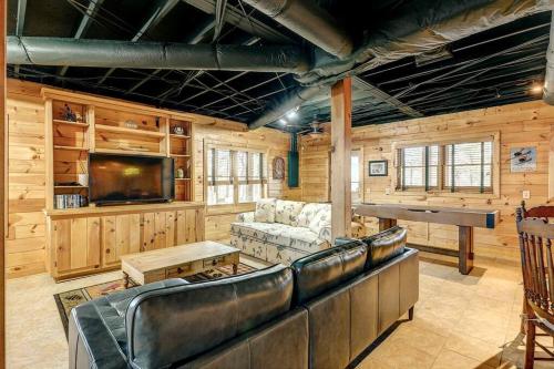 Blue Ridge Bliss- Spacious Cabin, Pets, Hot Tub!