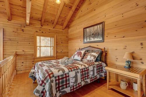 Blue Ridge Bliss- Spacious Cabin, Pets, Hot Tub!