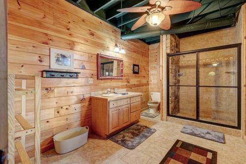 Blue Ridge Bliss- Spacious Cabin, Pets, Hot Tub!