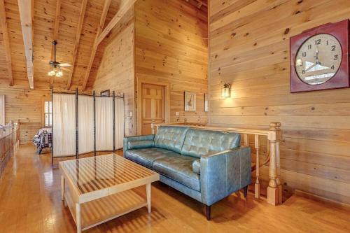 Blue Ridge Bliss- Spacious Cabin, Pets, Hot Tub!