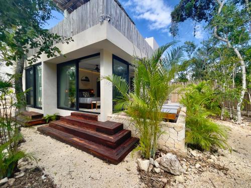 Jungle-chic luxurious Tulum home