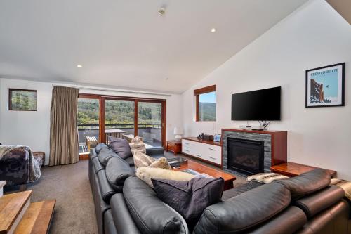 Elevation 3 bedroom and loft penthouse with gas fire and alpine views