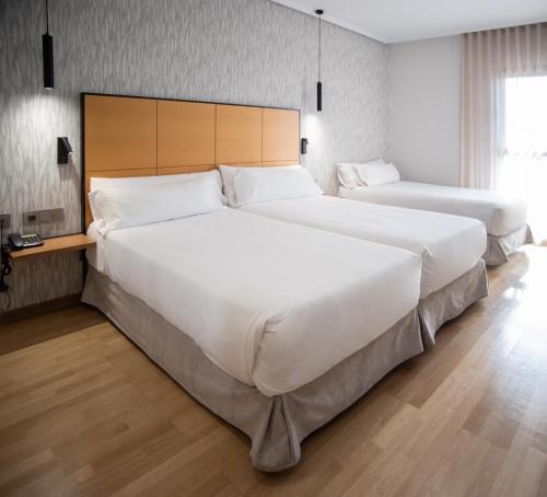 2 twin beds