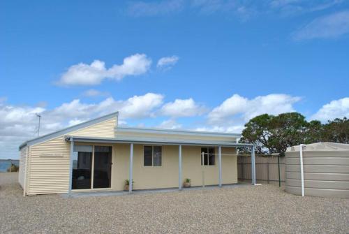 Hideaway Tom’s on Mundoo Channel - Waterfront in Hindmarsh Island