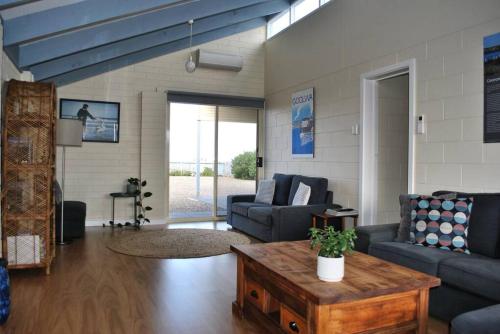 Hideaway Tom’s on Mundoo Channel - Waterfront in Hindmarsh Island