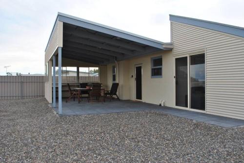 Hideaway Tom’s on Mundoo Channel - Waterfront in Hindmarsh Island