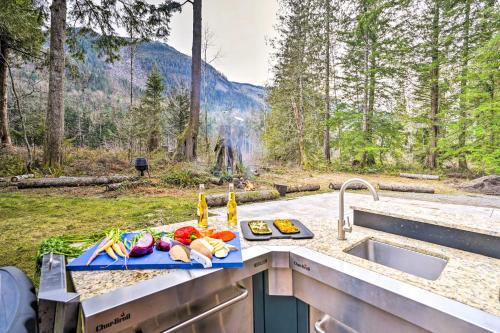 Gold Bar Cabin On Skykomish River!