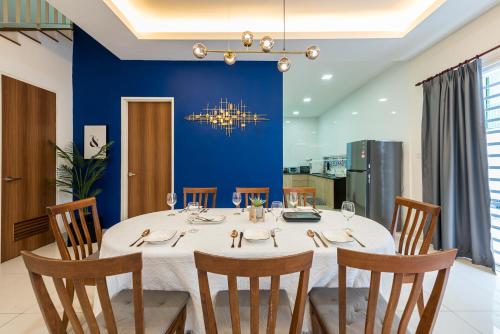 Facilities, 5Bedroom Villa @ Seremban 20pax Netflix Projector Pool in Seremban