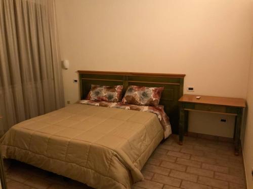 1 queen bed, 1 twin bed